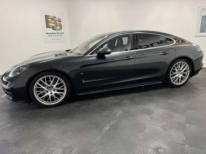 Gebraucht Porsche Panamera Chrono 441 PS (324 kW) 2018 Grau Kleinwagen