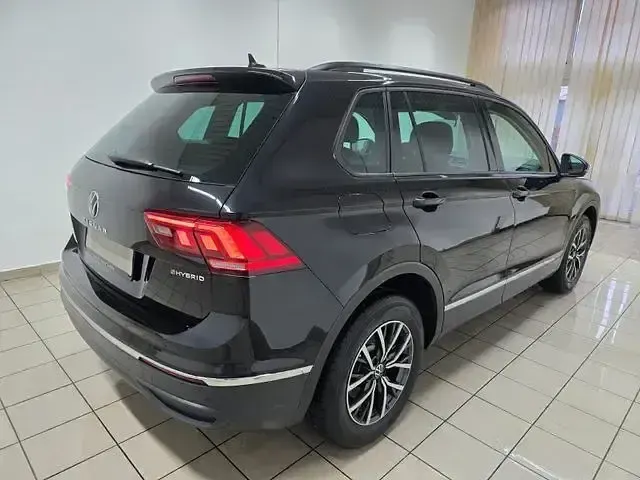 Gebraucht VW Tiguan Life 150 PS (110 kW) 2021 Schwarz SUV