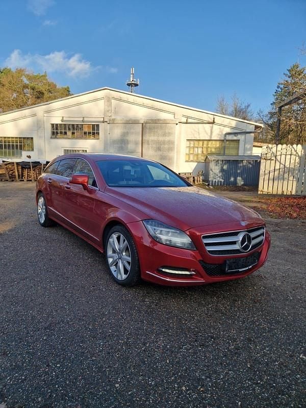 Rot Gebraucht 2013 Mercedes CLS350 Kombi | 14.999 € (Fairer Preis) - Bild 1/4