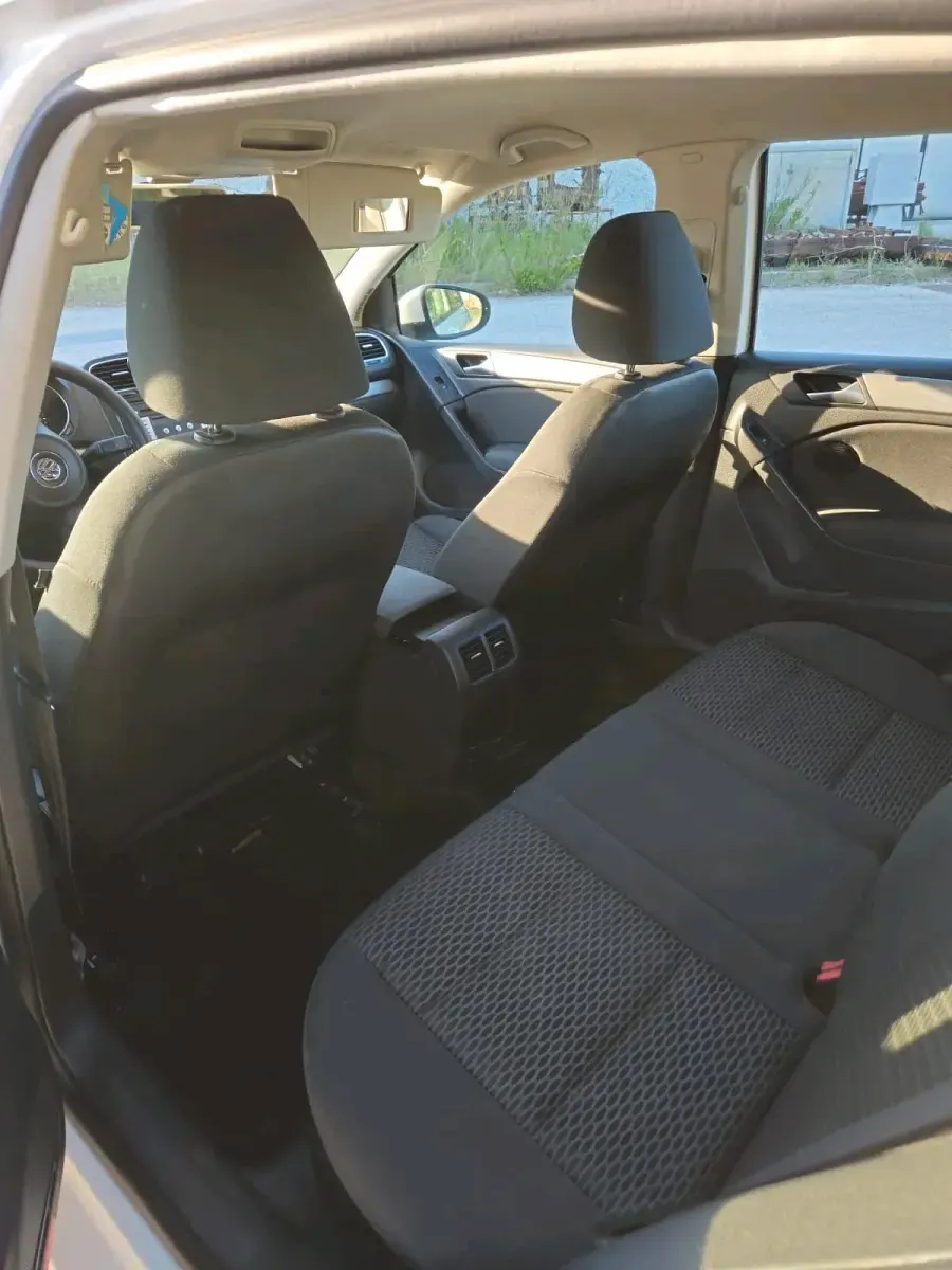 Gebraucht VW Golf VI 105 PS (77 kW) 2012 Weiß Kleinwagen
