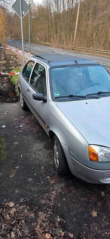 Gebraucht Ford Fiesta 60 PS (44 kW) 2000 Silber Kleinwagen