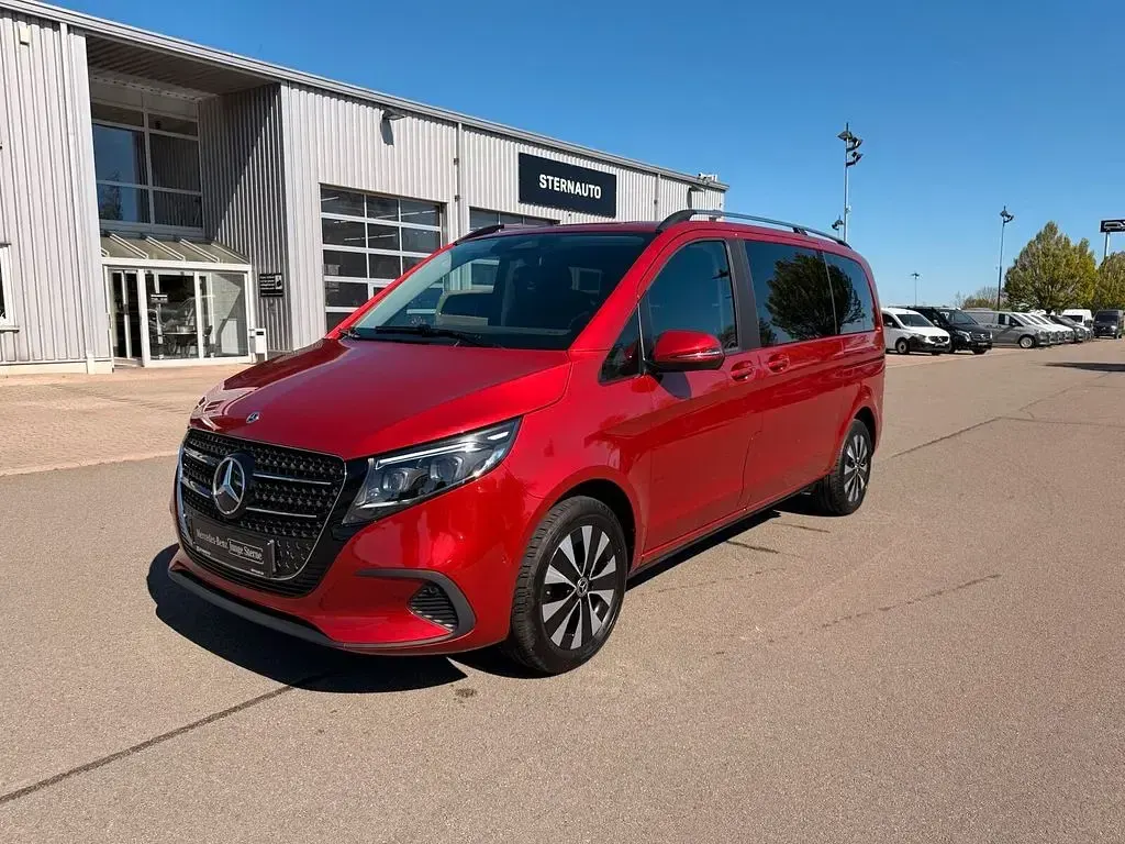 Gebraucht Mercedes V250 Style 190 PS (139 kW) 2025 Hyazinthrot metallic Van / Kleinbus