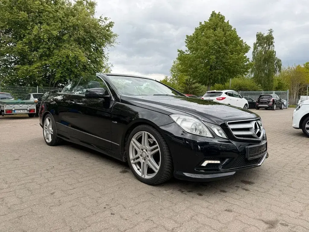 Usata Mercedes E250 AMG 204 CV (150 kW) 2011 Nero Cabrio