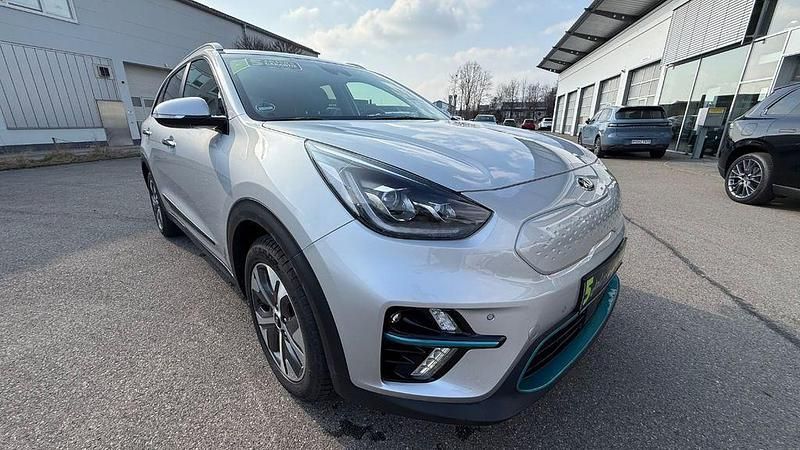 Gebraucht Kia e-Niro Spirit 150 kW (204 PS) 2021 Seidensilber met SUV