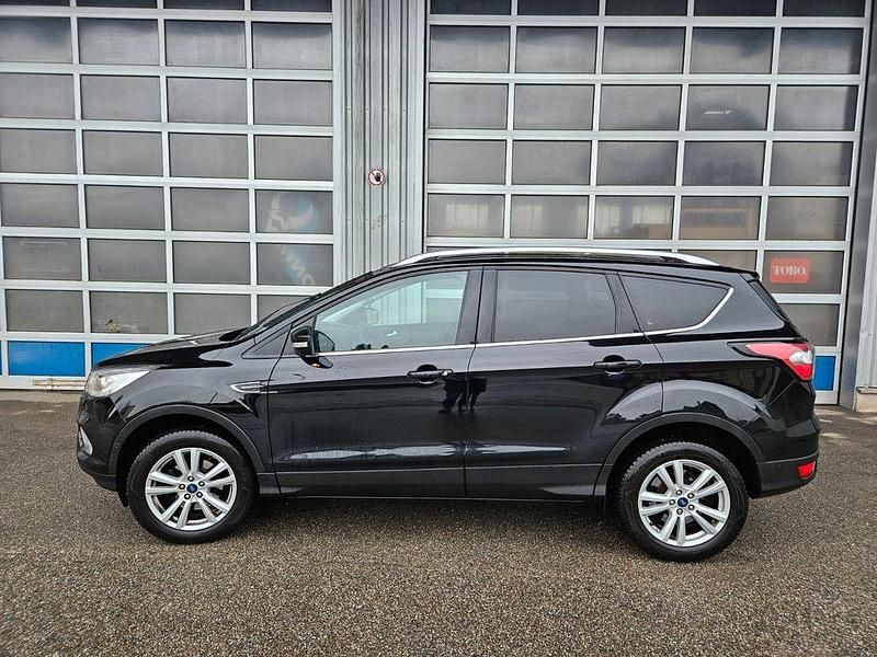 Gebraucht Ford Kuga Titanium 150 PS (110 kW) 2019 Schwarz SUV