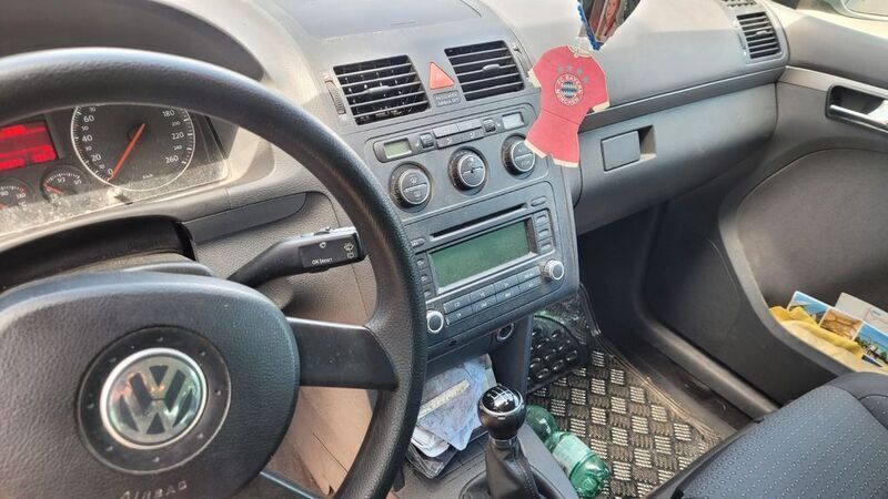 Silber Gebraucht 2006 VW Touran Conceptline Van / Kleinbus | 2.700 € (Fairer Preis) - Bild 1/2