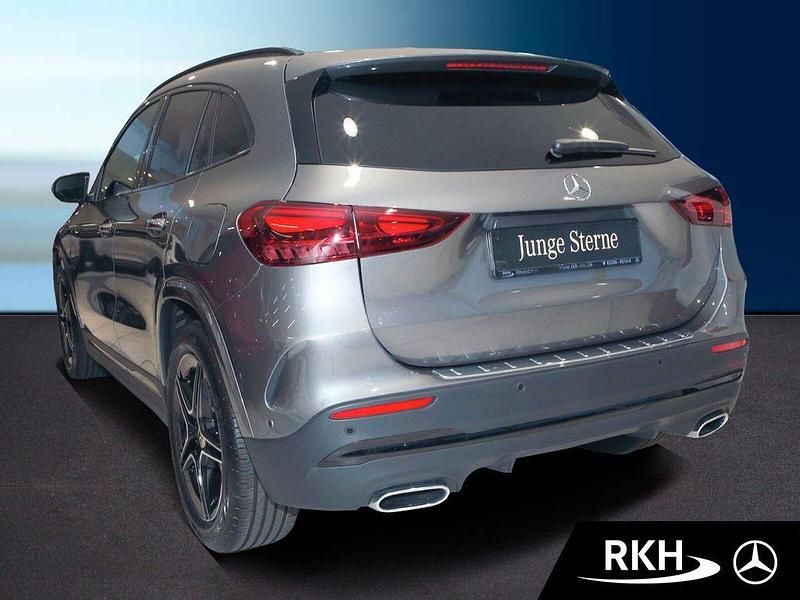 Gebraucht Mercedes GLA200 Night 163 PS (119 kW) 2025 Grau SUV
