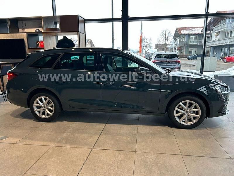 Neu Seat Leon 116 PS (85 kW) 2026 Blau Limousine