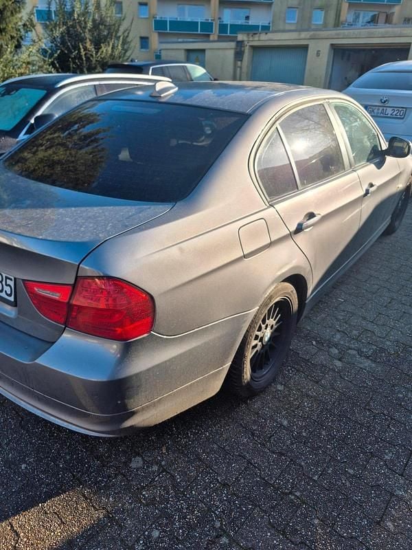 Gebraucht BMW 320 170 PS (125 kW) 2010 Grau Limousine