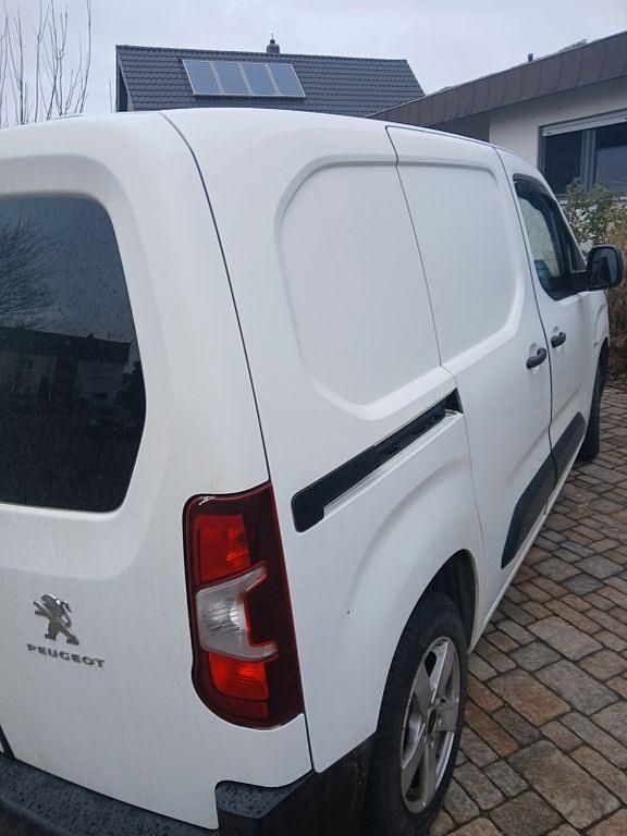 Gebraucht Peugeot Partner 159 PS (116 kW) 2020 Weiß Van / Kleinbus