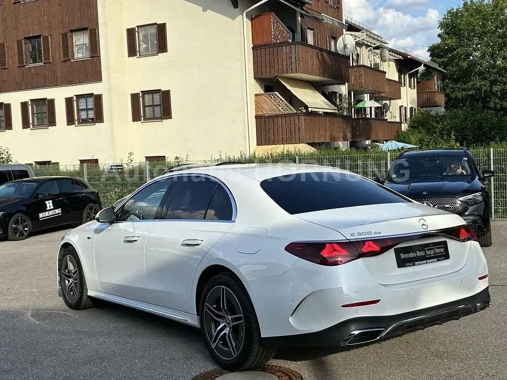Gebraucht Mercedes E300 AMG 313 PS (230 kW) 2025 Weiß Limousine