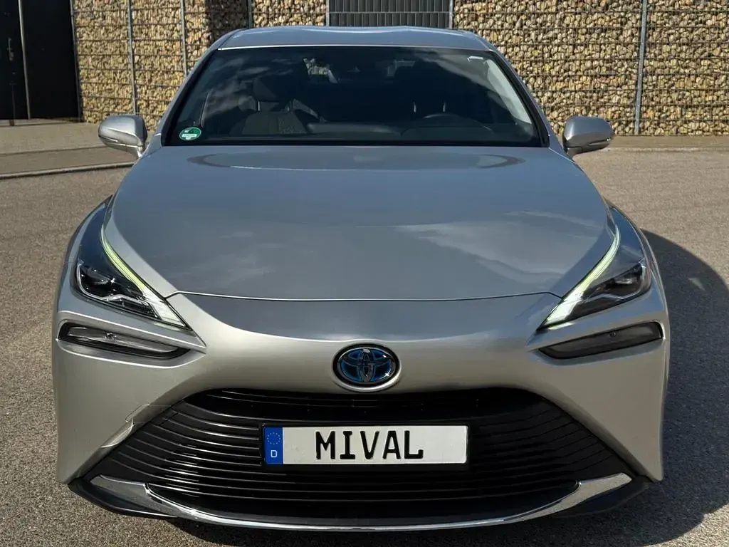 Gebraucht Toyota Mirai 182 PS (133 kW) 2023 Precious silver Limousine