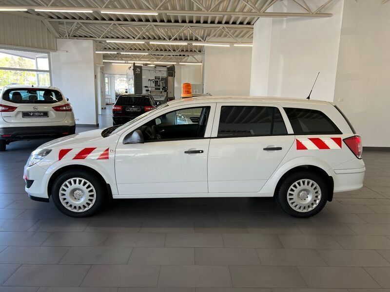 Gebraucht Opel Astra Selection 90 PS (66 kW) 2010 Weiß Kombi