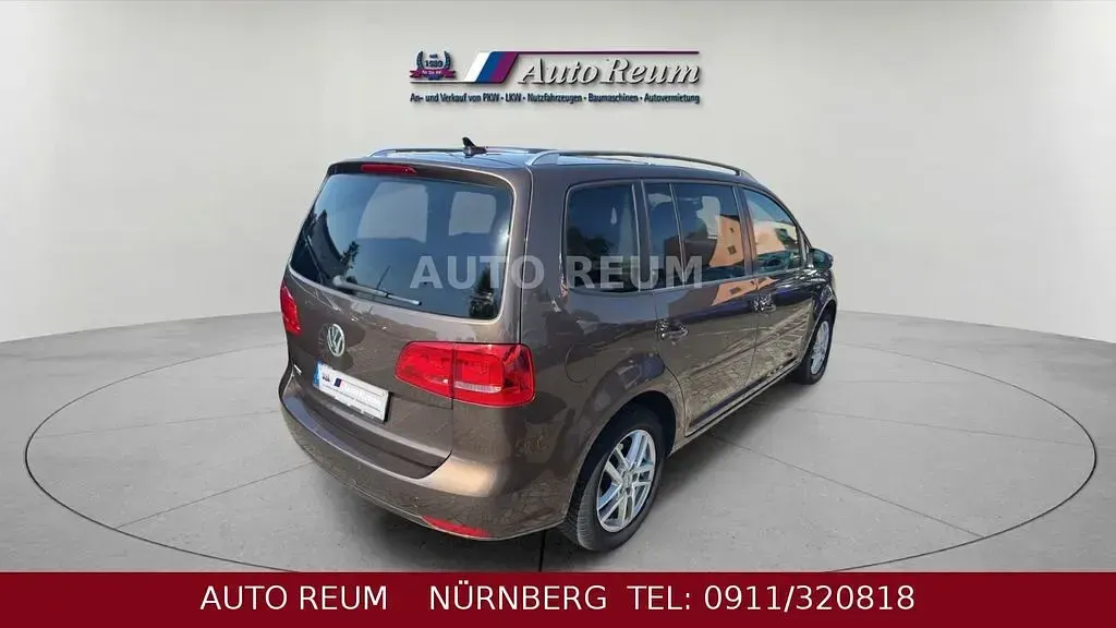 Gebraucht VW Touran Life 105 PS (77 kW) 2013 Braun Van / Kleinbus