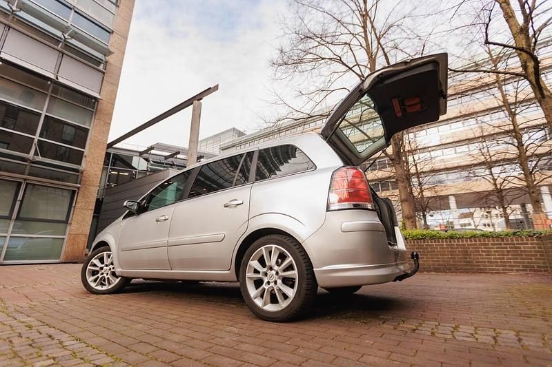 Gebraucht Opel Zafira 150 PS (110 kW) 2007 Silber Van / Kleinbus