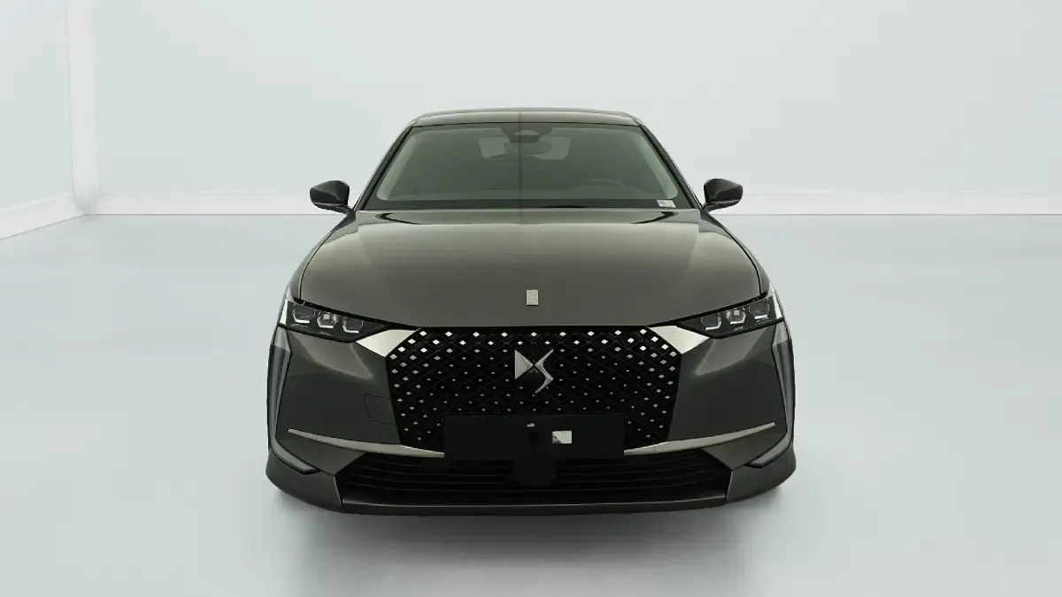 Gebraucht DS Automobiles DS4 Rivoli 131 PS (96 kW) 2024 Grau (gris platinium / toit noir perla nera) SUV
