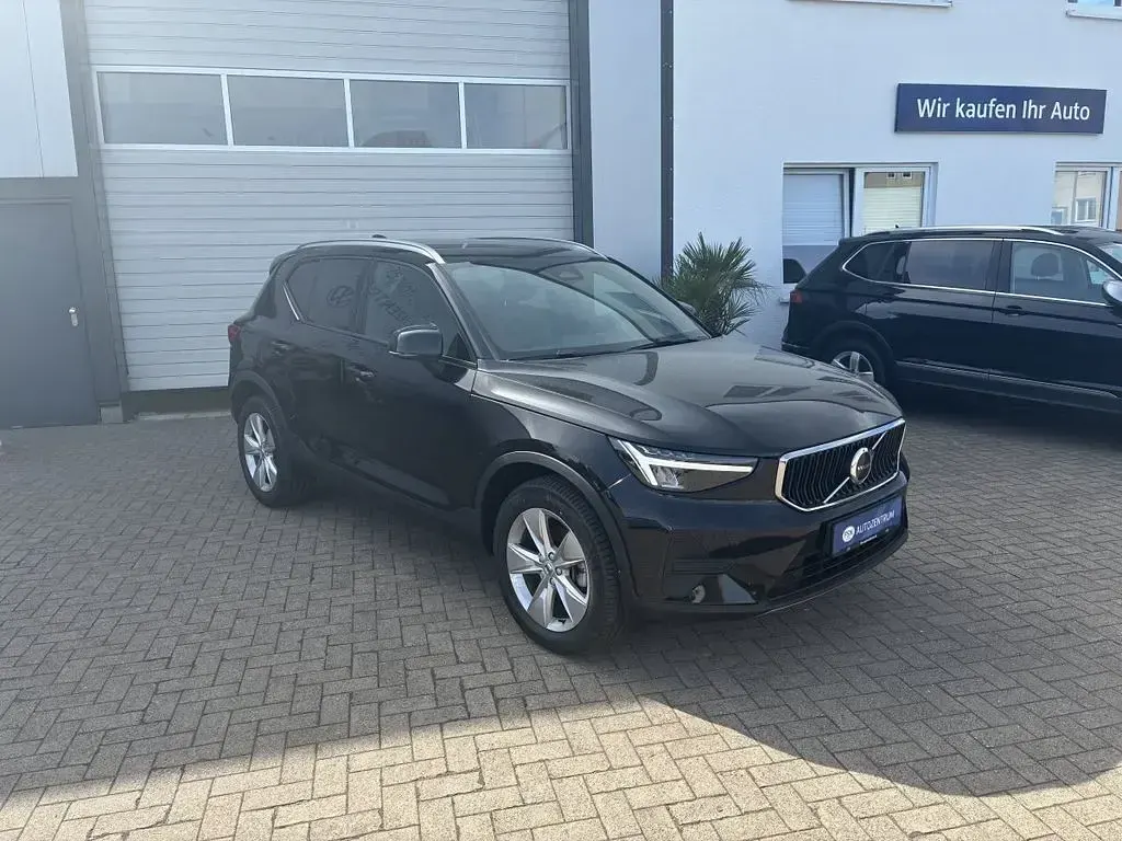 Gebraucht Volvo XC40 Core 163 PS (119 kW) 2025 Schwarz SUV