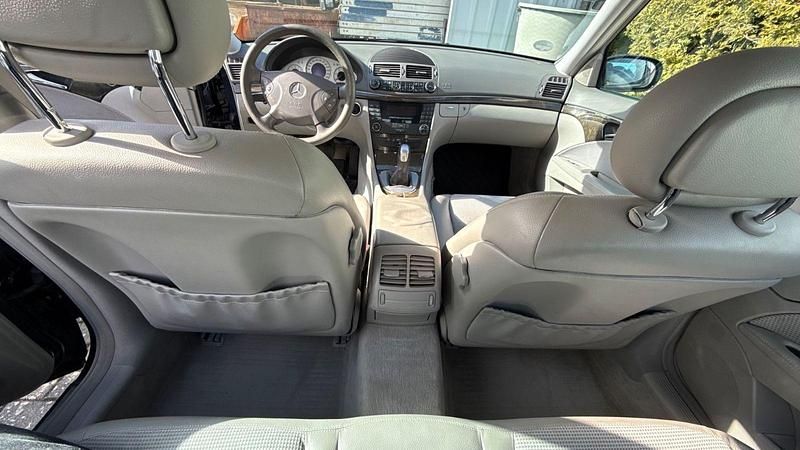 Gebraucht Mercedes E270 Avantgarde 177 PS (130 kW) 2002 Blau Limousine
