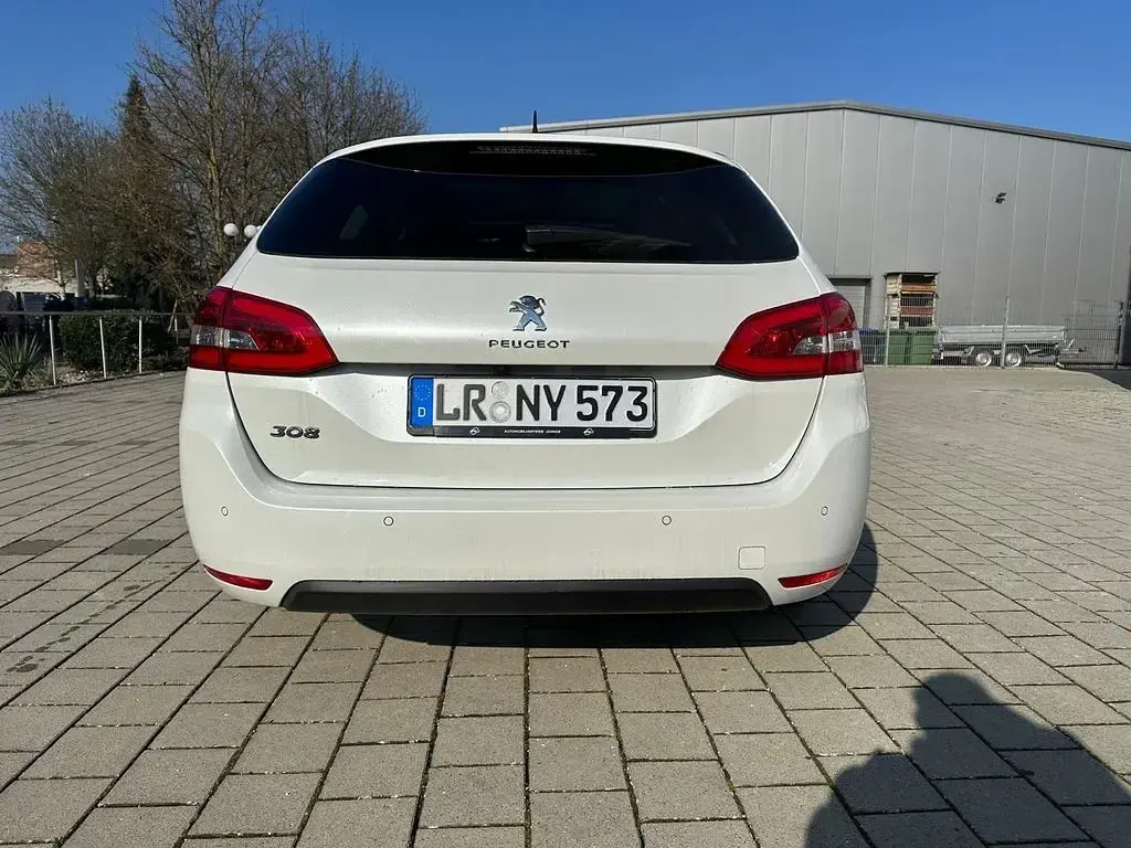 Gebraucht Peugeot 308 SW Allure 131 PS (96 kW) 2015 Weiß Kombi