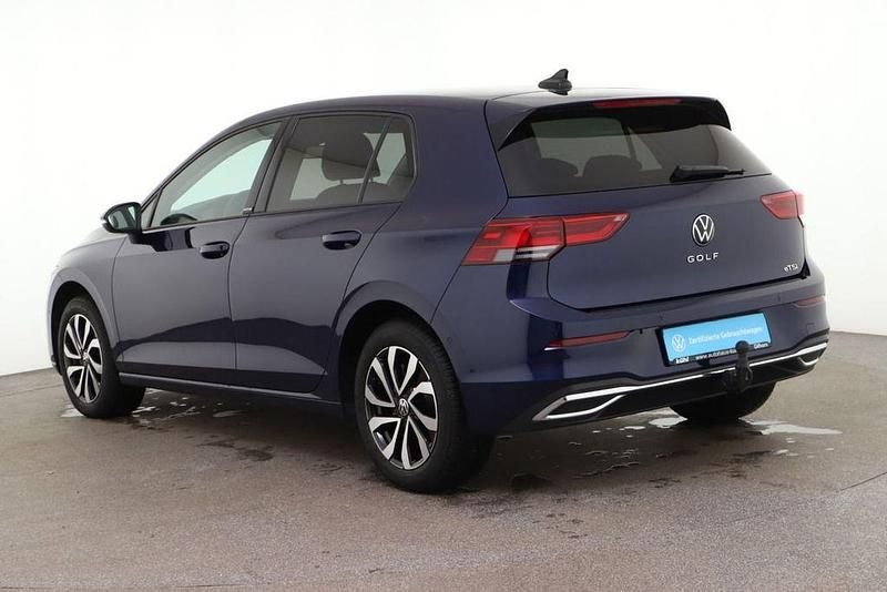 Gebraucht VW Golf VIII Active 131 PS (96 kW) 2022 Atlantic blue metallic Limousine
