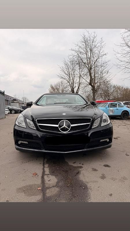 Gebraucht Mercedes E350 230 PS (169 kW) 2010 Schwarz Cabrio