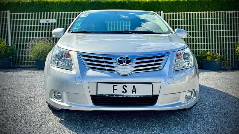 Gebraucht Toyota Avensis Sol 147 PS (108 kW) 2009 Silber Limousine