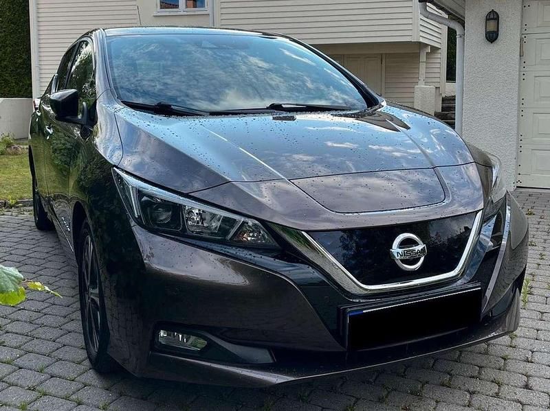 Braun Gebraucht 2018 Nissan Leaf N-Connecta Kleinwagen | 12.550 € (Fairer Preis) - Bild 1/4