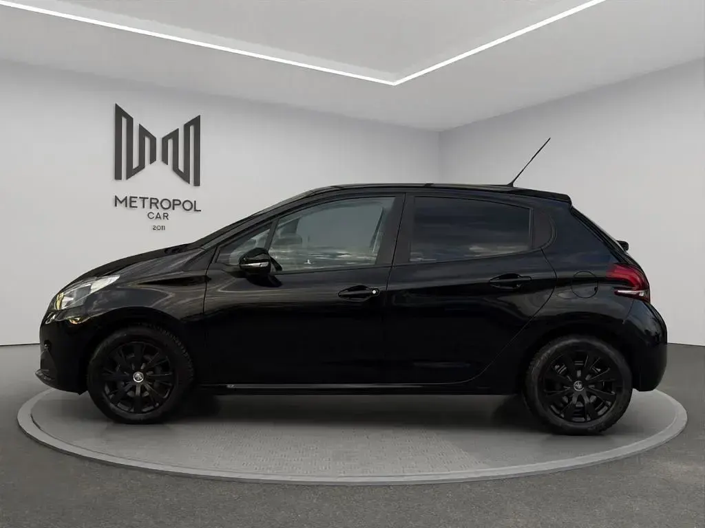 Gebraucht Peugeot 208 Active 68 PS (50 kW) 2015 Schwarz Kleinwagen