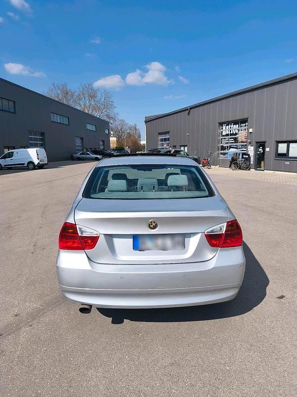 Gebraucht BMW 318 129 PS (94 kW) 2006 Silber Limousine