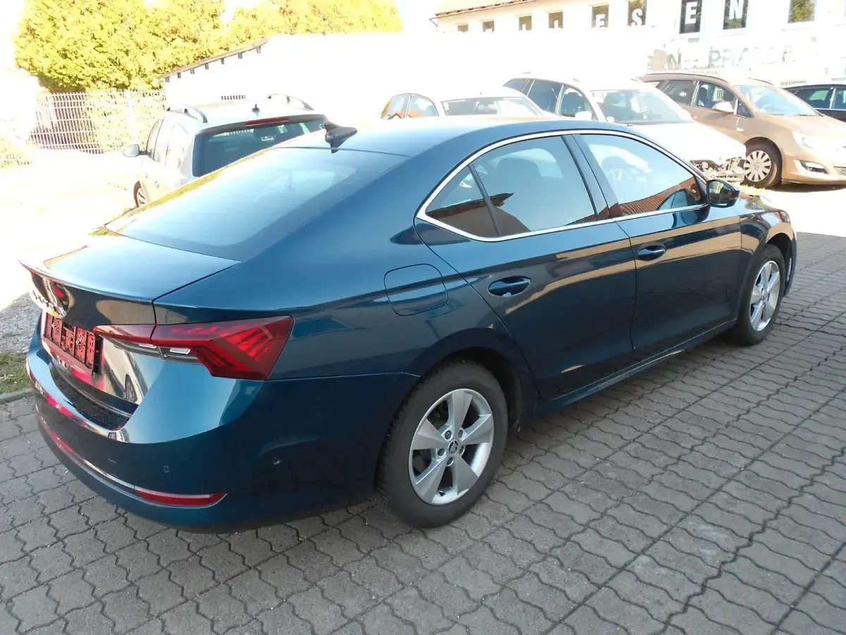 Gebraucht Skoda Octavia First Edition 150 PS (110 kW) 2021 Andere farben Limousine