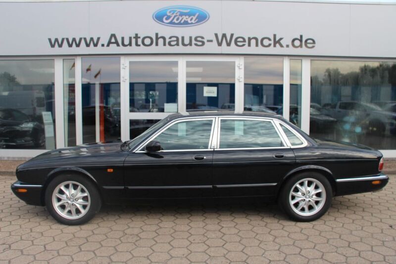 Schwarz Gebraucht 2001 Jaguar XJ Sovereign Limousine | 12.970 € (Etwas zu teuer) - Bild 1/4