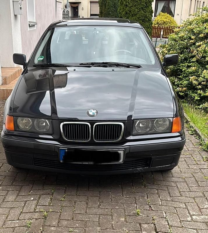 Schwarz Gebraucht 1997 BMW 316 Kombi | 2.950 € (Fairer Preis) - Bild 1/4