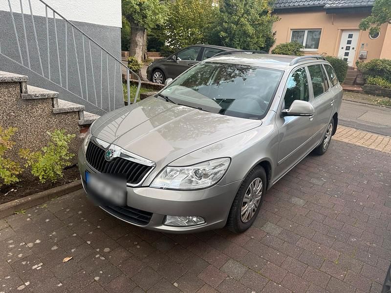 Gold Gebraucht 2010 Skoda Octavia Kombi | 3.700 € (Teuer) - Bild 1/4