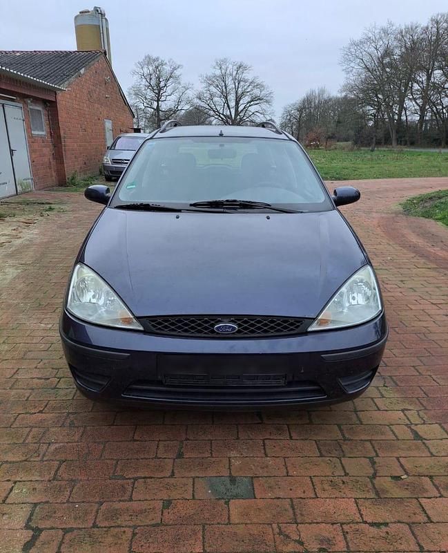 Blau Gebraucht 2002 Ford Focus Kombi | 550 € (Guter Preis) - Bild 1/4
