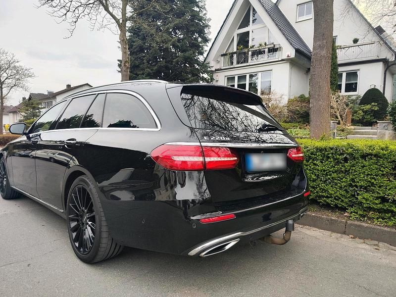 Gebraucht Mercedes E220 194 PS (142 kW) 2017 Schwarz Kombi