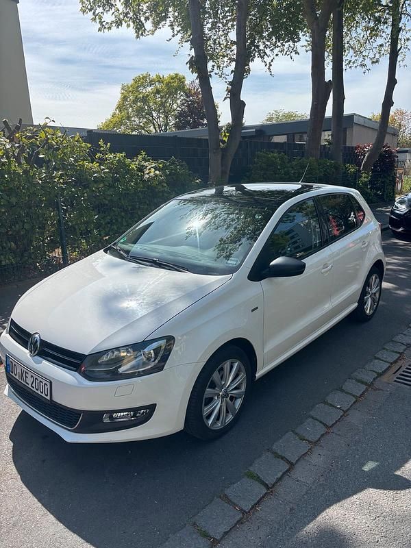 Second-hand VW Polo Life 90 CP (66 kW) 2014 Alb Berlinǎ