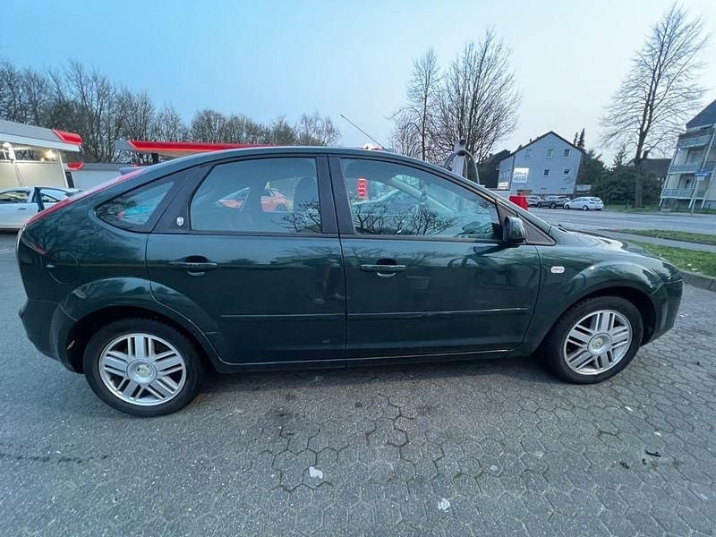 Gebraucht Ford Focus Ghia 101 PS (74 kW) 2005 Grün Limousine
