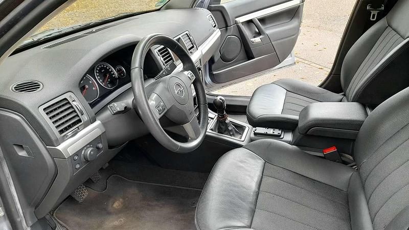 Gebraucht Opel Vectra Edition+ 150 PS (110 kW) 2009 Silber Kombi