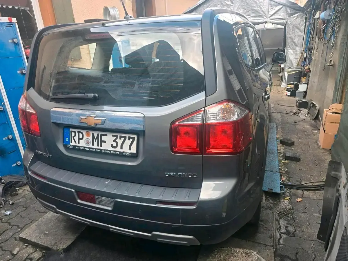 Gebraucht Chevrolet Orlando 163 PS (119 kW) 2012 Grau Van / Kleinbus