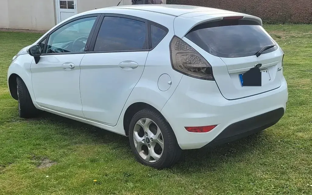 Gebraucht Ford Fiesta Champions Edition 82 PS (60 kW) 2012 Weiß Limousine