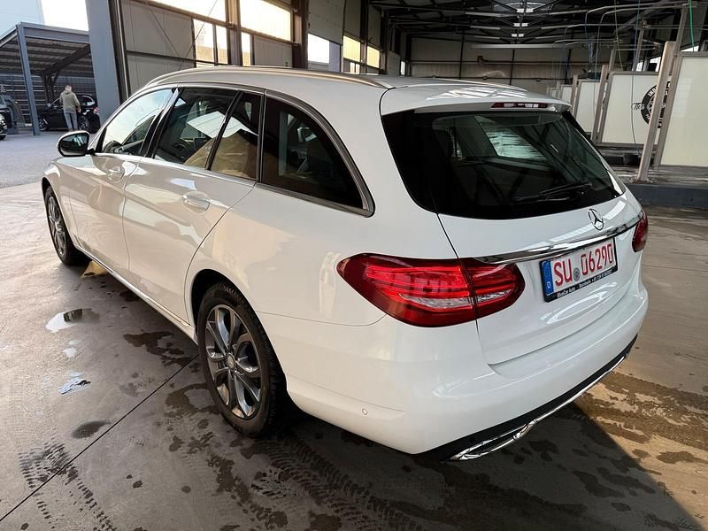 Gebraucht Mercedes C180 156 PS (114 kW) 2016 Weiß Limousine