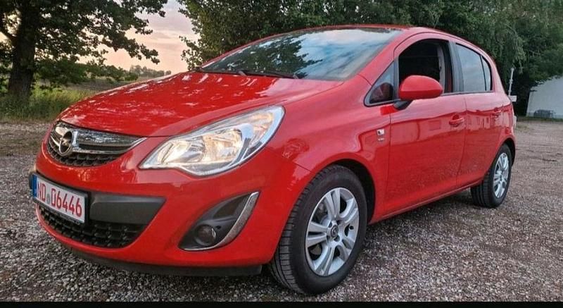 Rot Gebraucht 2011 Opel Corsa Kleinwagen | 4.799 € - Bild 1/4