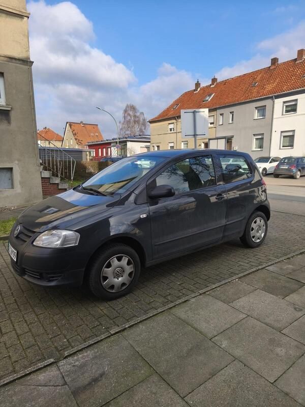 Grau Gebraucht 2006 VW Fox Kleinwagen | 2.300 € (Fairer Preis) - Bild 1/4