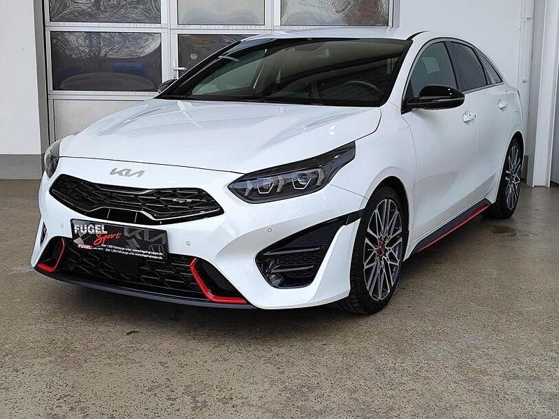 Gebraucht Kia ProCeed GT 204 PS (150 kW) 2022 Deluxeweiss met. Kleinwagen