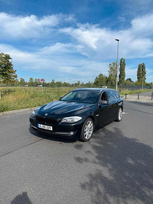 Schwarz Gebraucht 2012 BMW 520 Kombi | 11.200 € (Guter Preis) - Bild 1/4