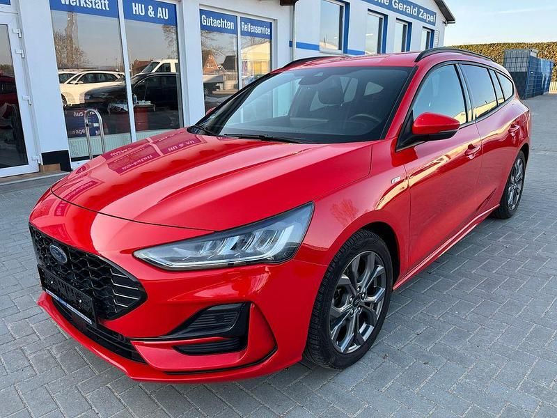 Rot Gebraucht 2022 Ford Focus ST-Line Limousine | 14.990 € (Fairer Preis) - Bild 1/4