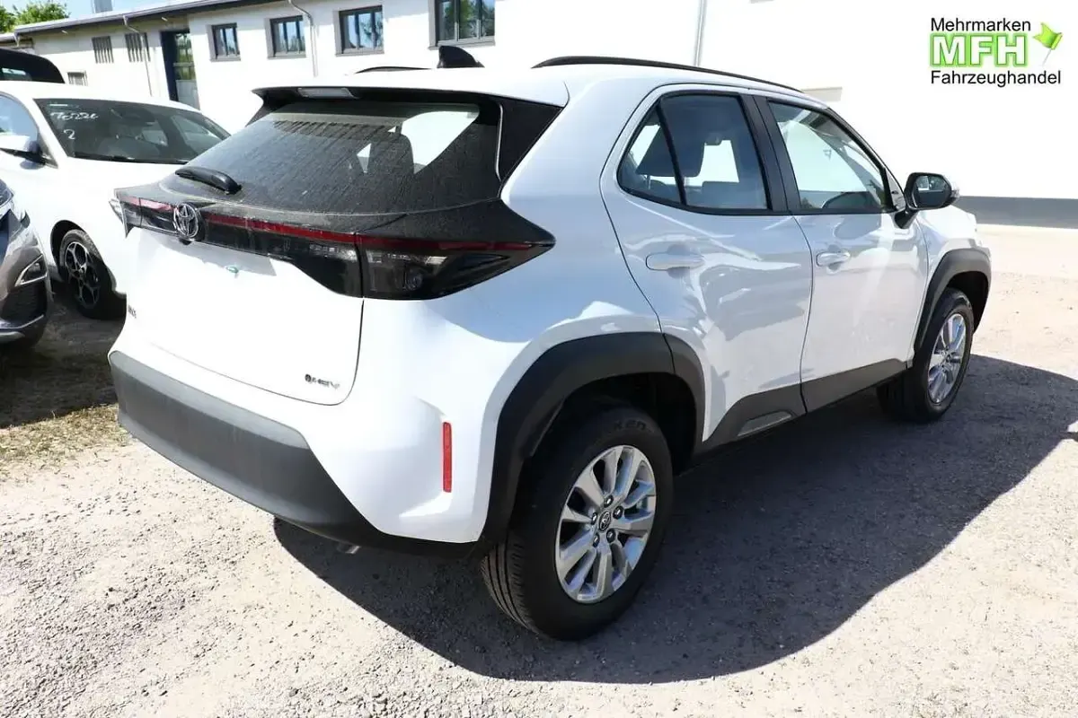 Neu Toyota Yaris Cross 116 PS (85 kW) 2026 Schnee weiß SUV