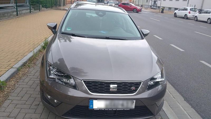 Grau Gebraucht 2017 Seat Leon ST FR Kombi | 12.000 € (Guter Preis) - Bild 1/4
