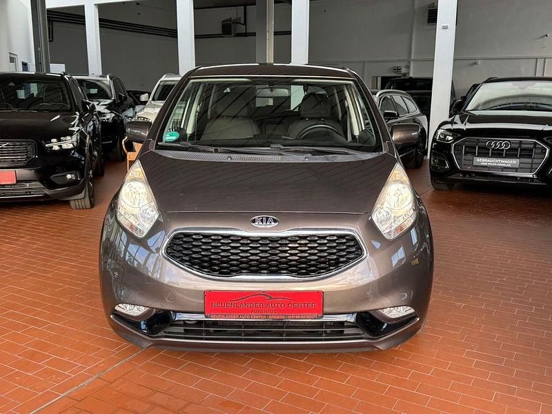 Grau Gebraucht 2018 Kia Venga Attract Kleinwagen | 10.499 € (Fairer Preis) - Bild 1/4
