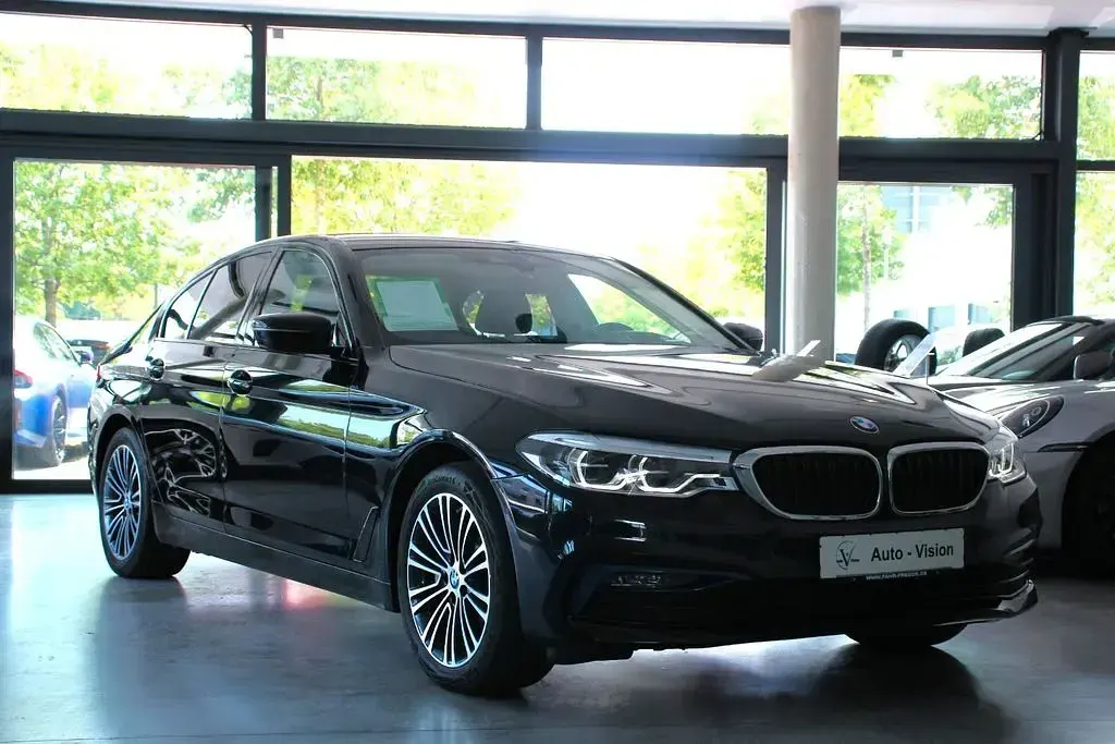 Gebraucht BMW 530e Sport Line 292 PS (214 kW) 2020 Schwarz Limousine